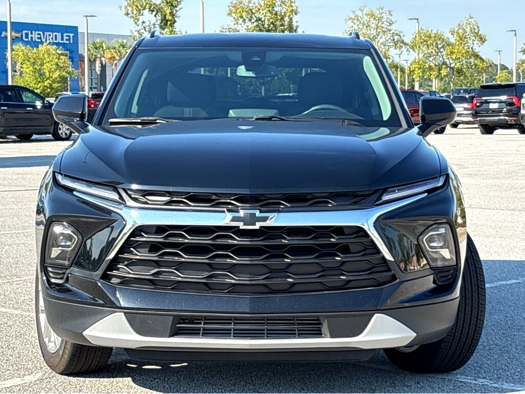 2025 Chevrolet Blazer 2LT photo 2