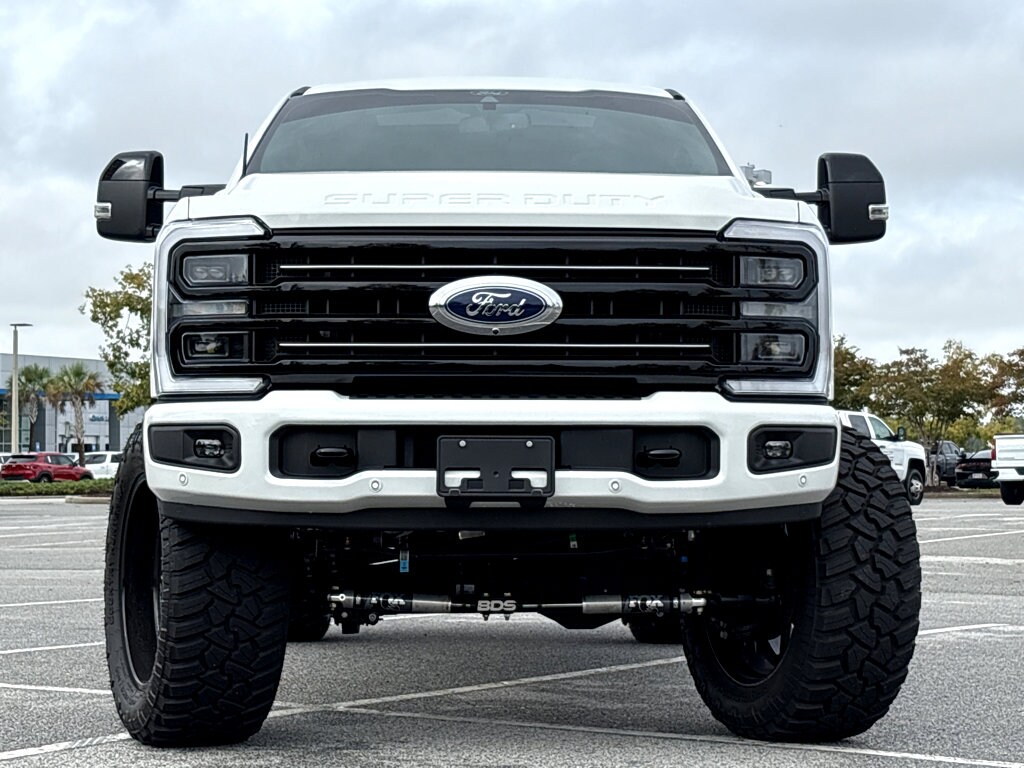 2025 Ford F-250 Platinum photo 2