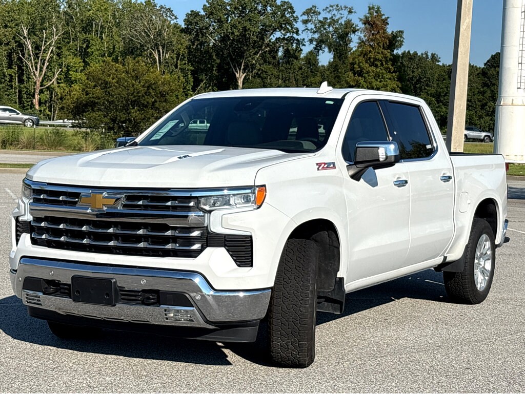 2024 Chevrolet Silverado 1500 LTZ photo 3