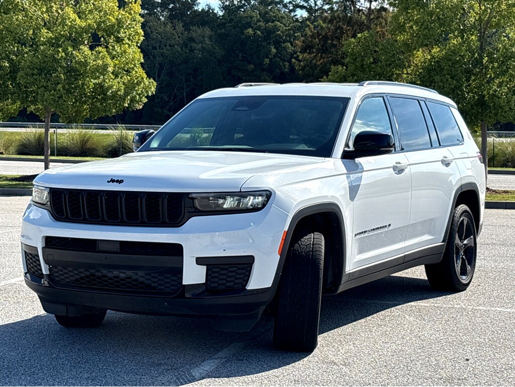 2023 Jeep Grand Cherokee Altitude photo 3