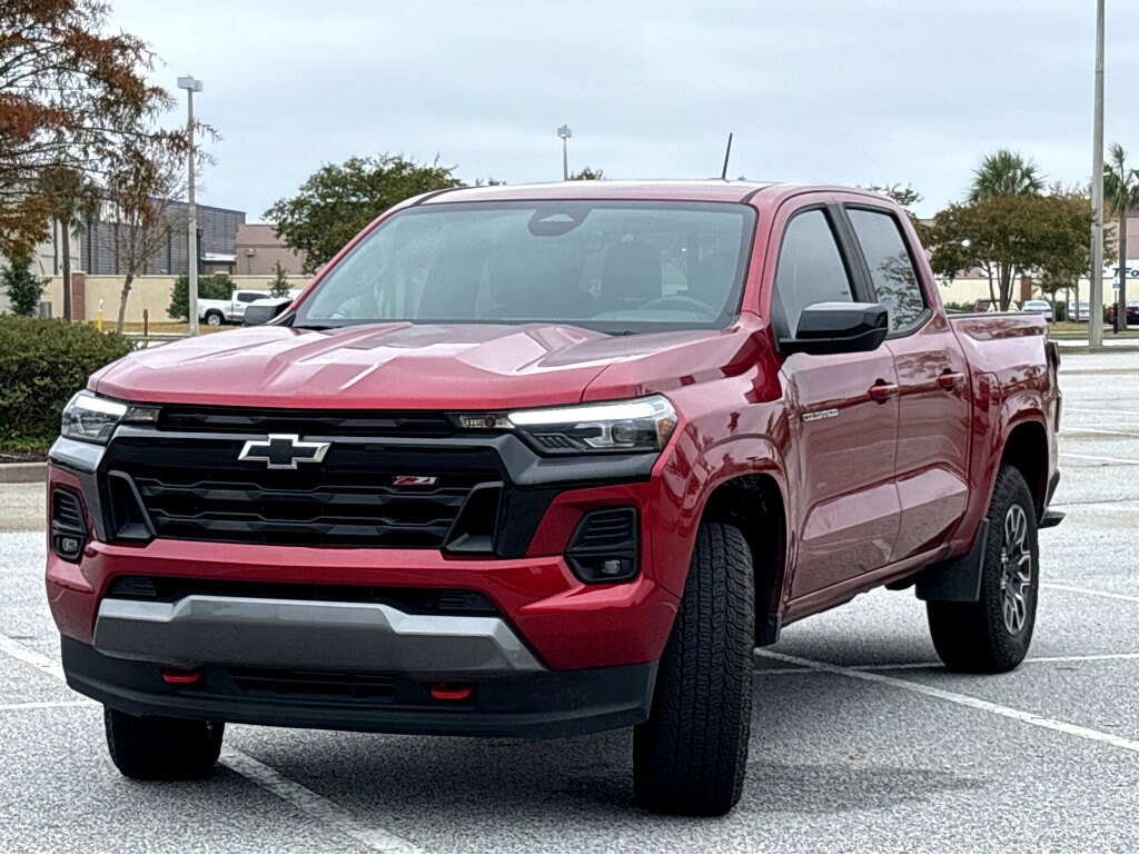 2023 Chevrolet Colorado Z71 photo 3