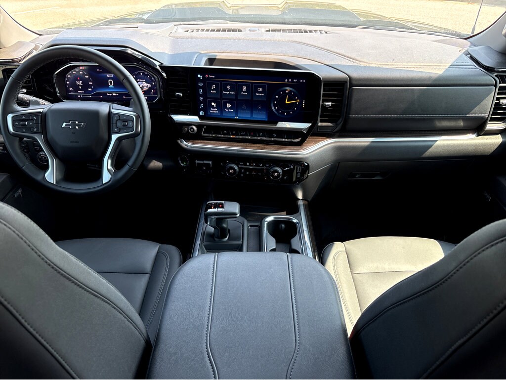2025 Chevrolet Silverado 1500 LT Trail Boss photo 3