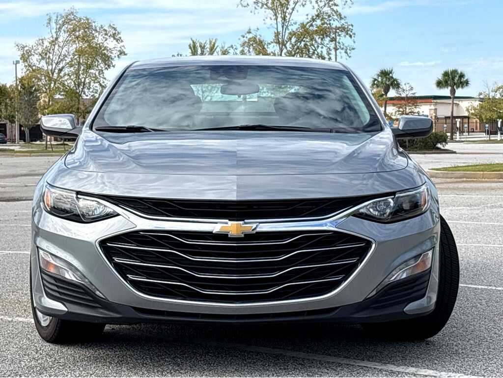 2024 Chevrolet Malibu 1LT photo 2