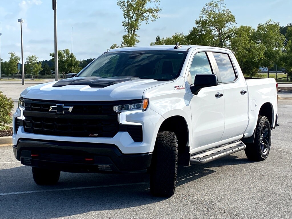 2024 Chevrolet Silverado 1500 LT Trail Boss photo 3