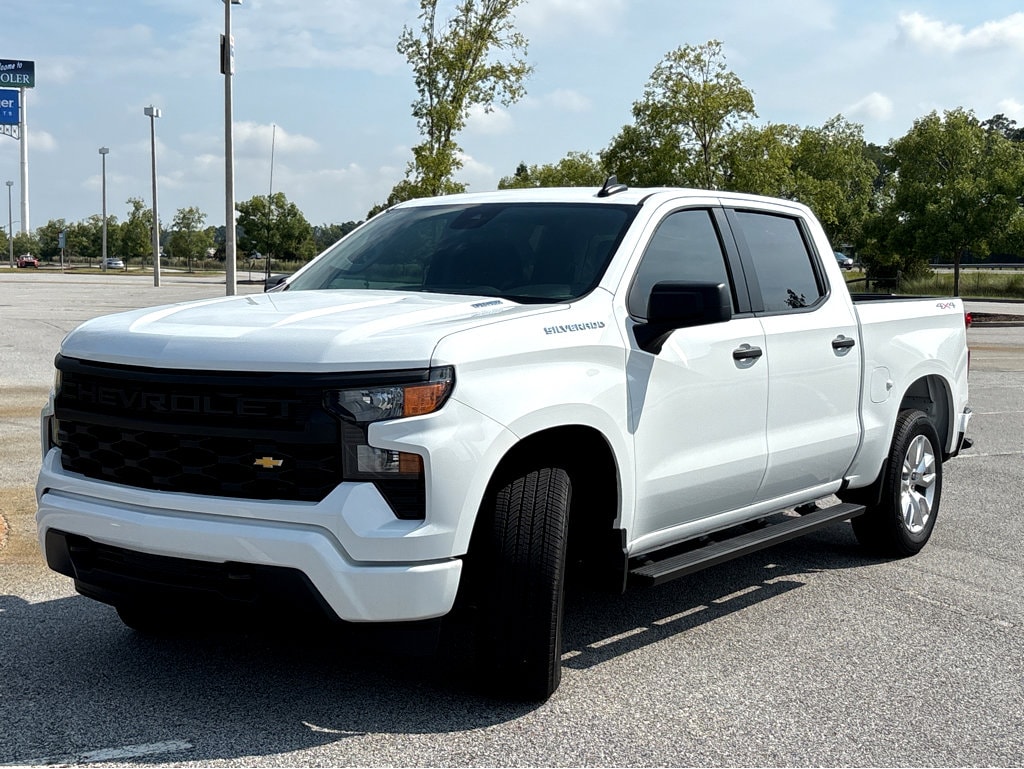 2025 Chevrolet Silverado 1500 Custom photo 3