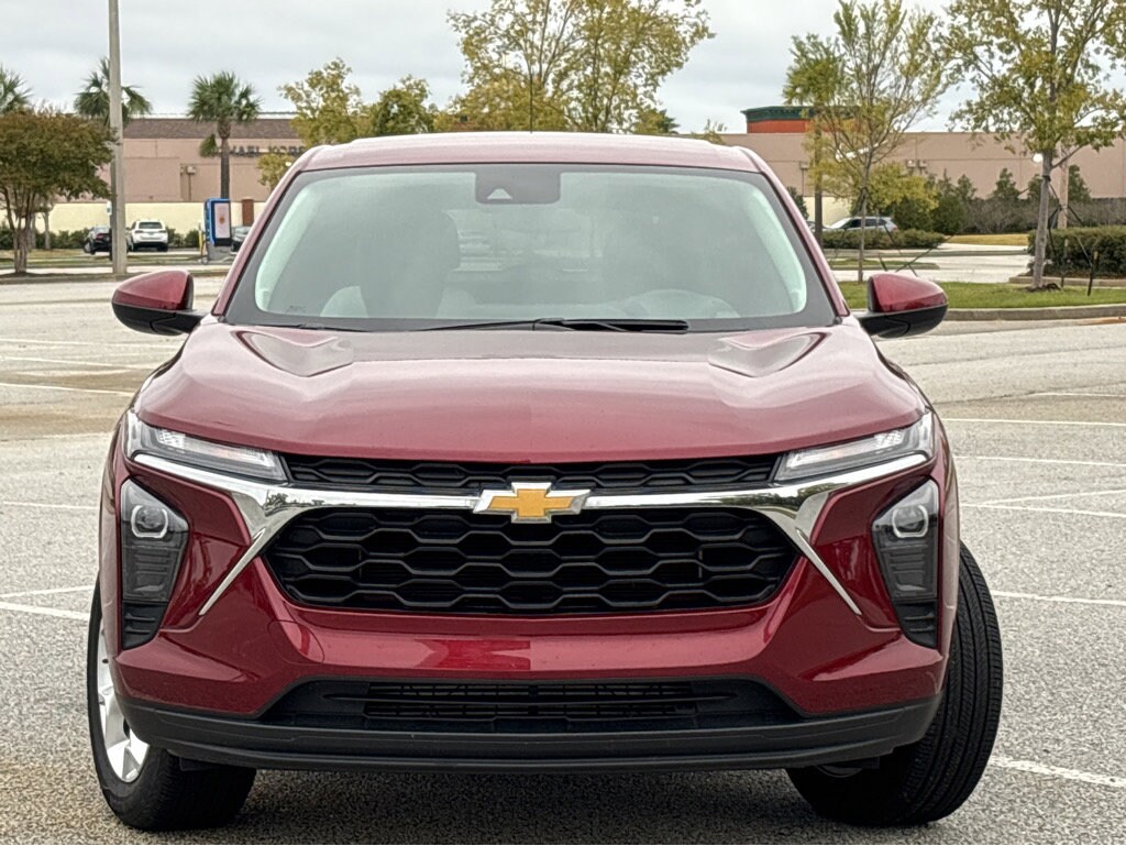 2024 Chevrolet Trax LS photo 2