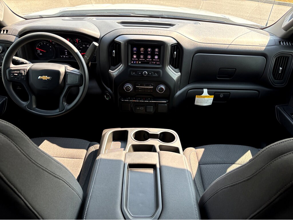 2025 Chevrolet Silverado 1500 Custom photo 4