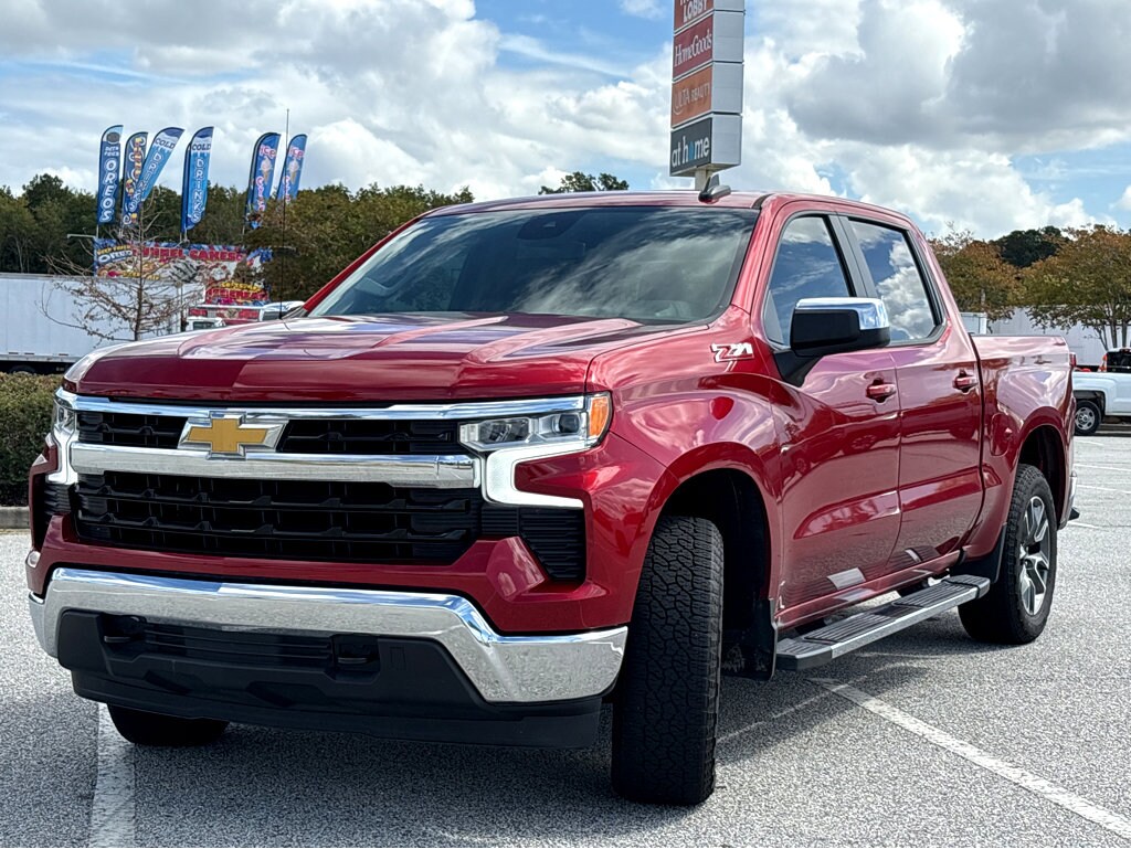 2023 Chevrolet Silverado 1500 LT photo 3