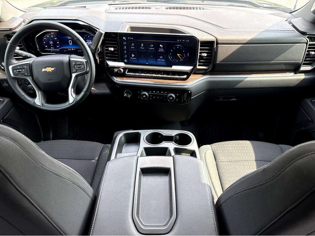 2024 Chevrolet Silverado 1500 LT photo 4