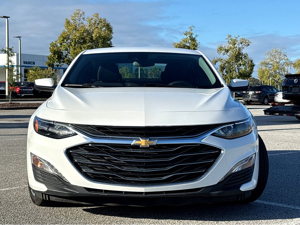 2024 Chevrolet Malibu 1LT photo 2
