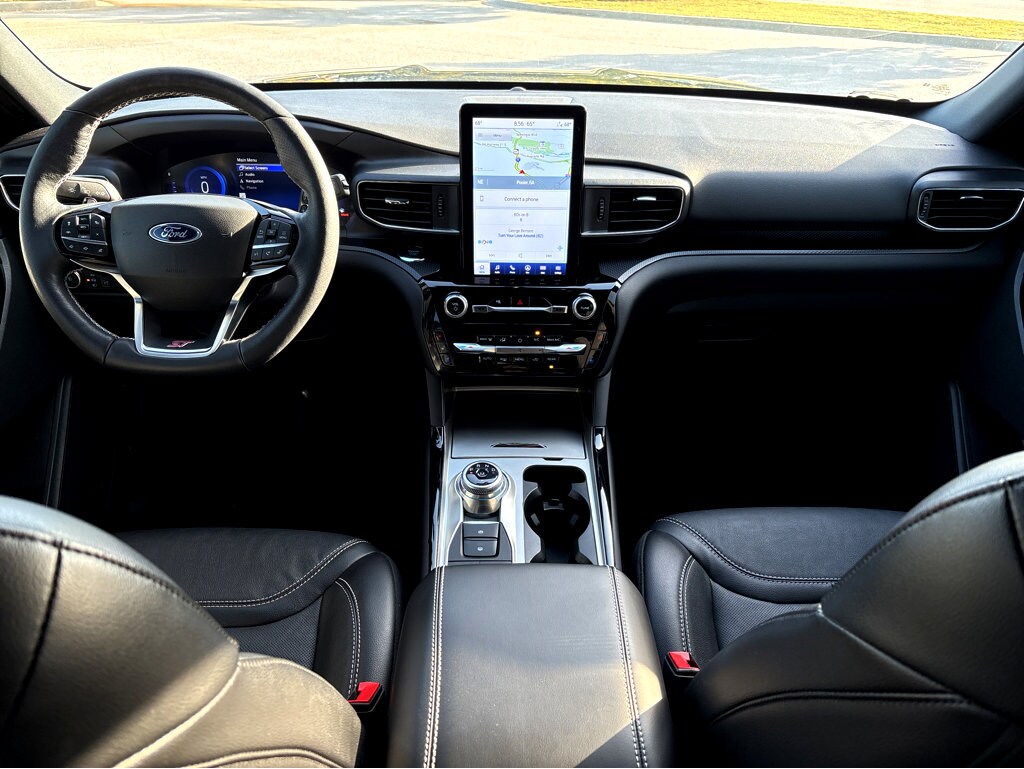 2023 Ford Explorer ST photo 2