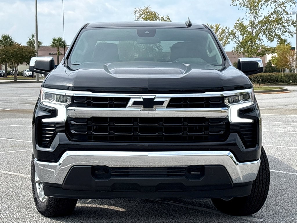 2024 Chevrolet Silverado 1500 LT photo 2
