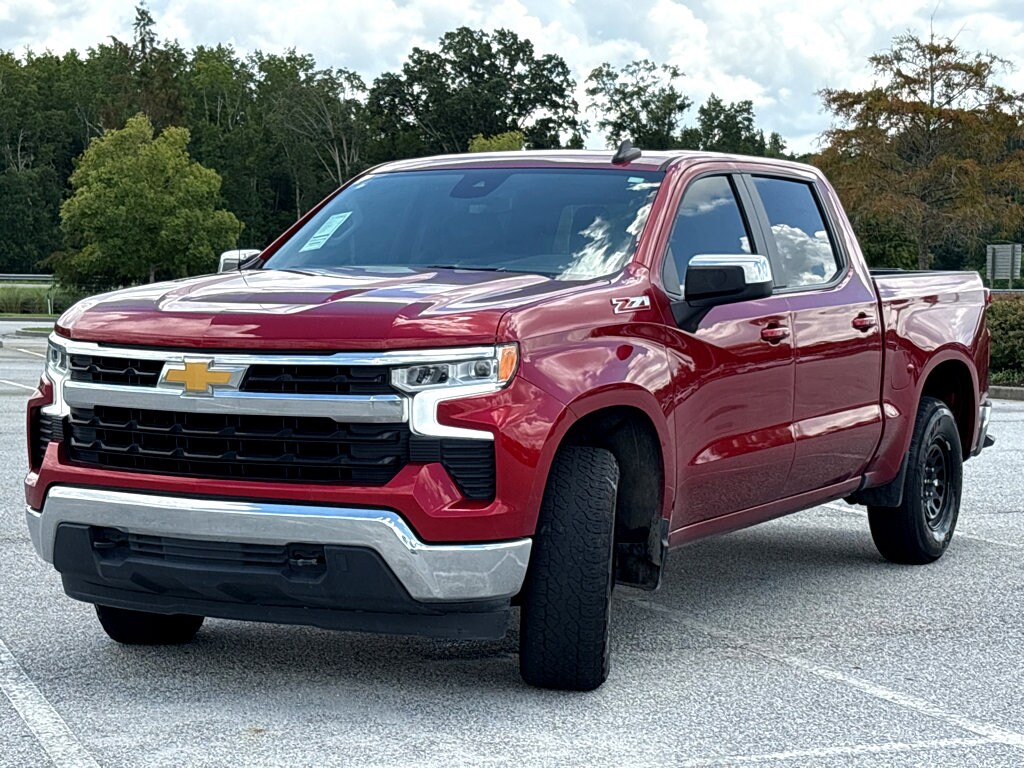 2024 Chevrolet Silverado 1500 LT photo 3