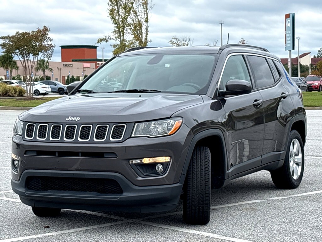 2020 Jeep Compass Latitude photo 2