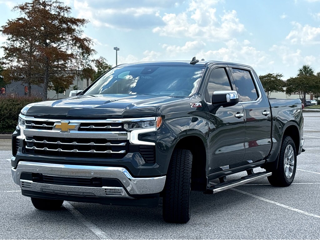 2025 Chevrolet Silverado 1500 LTZ photo 2