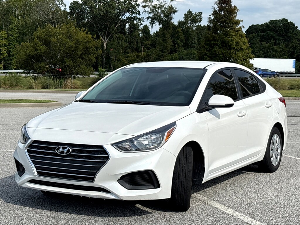 2022 Hyundai Accent SE photo 2