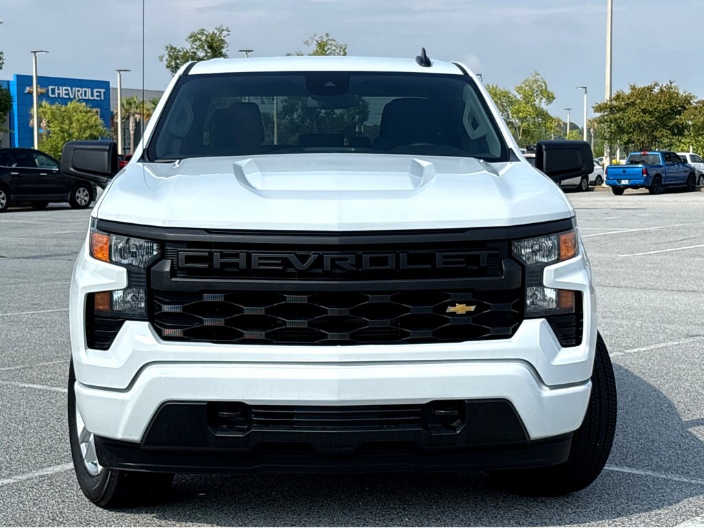 2025 Chevrolet Silverado 1500 Custom photo 2