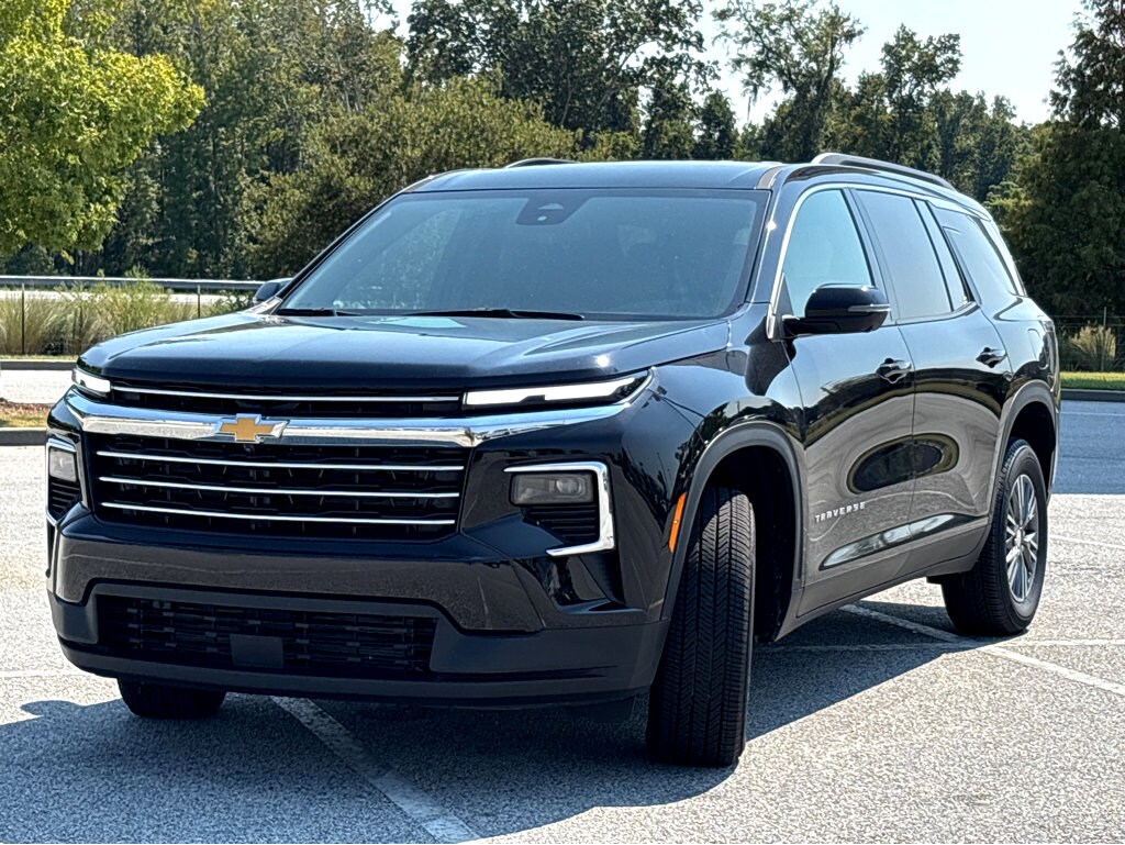 2024 Chevrolet Traverse photo 3