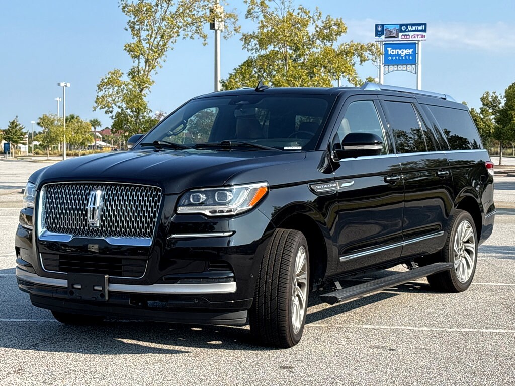 2022 Lincoln Navigator L Reserve photo 2