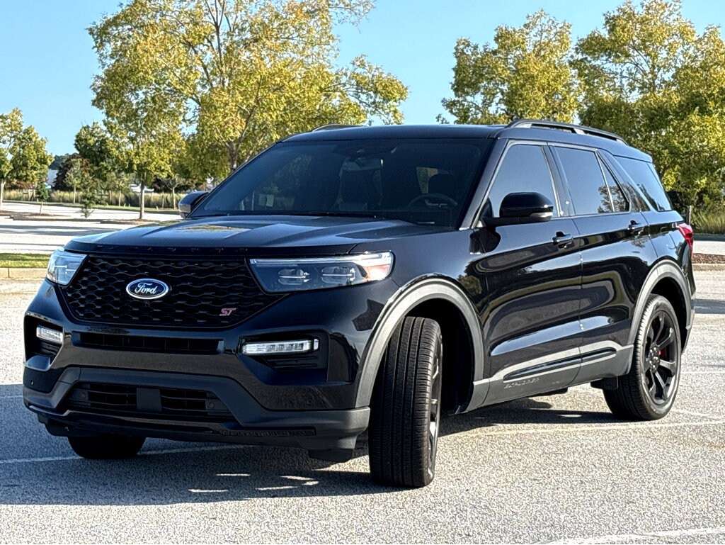 2023 Ford Explorer ST photo 3