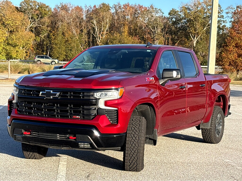 2025 Chevrolet Silverado 1500 LT Trail Boss photo 3