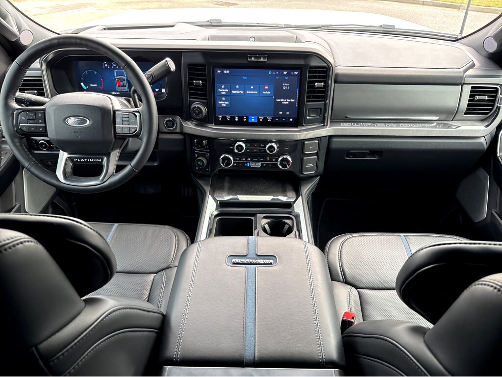 2025 Ford F-250 Platinum photo 4