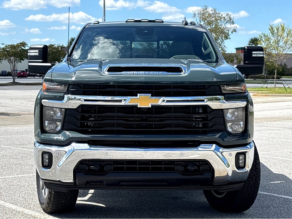 2025 Chevrolet Silverado 2500HD LT photo 2
