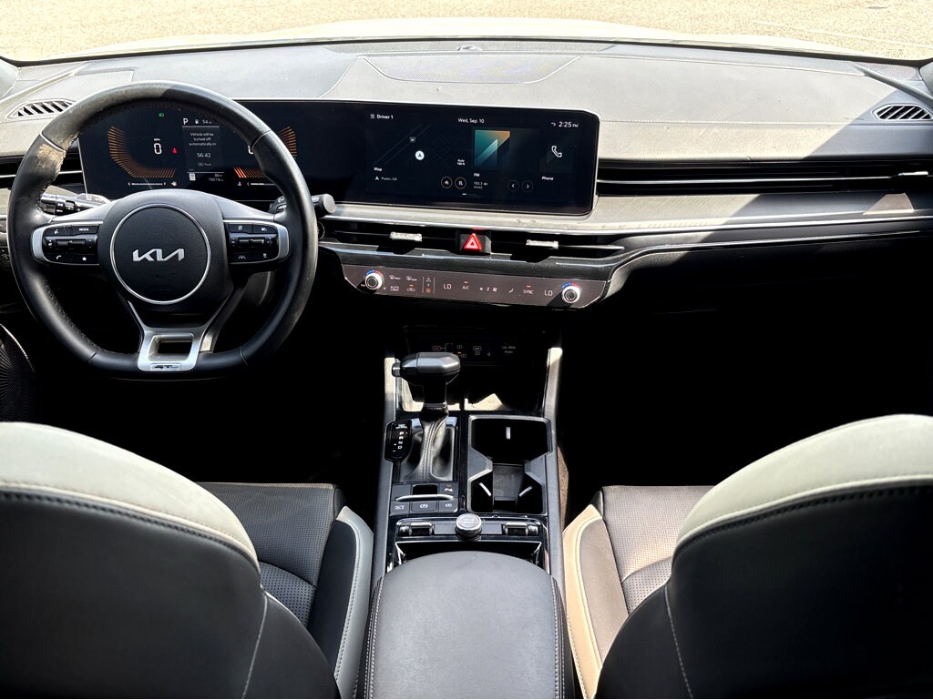 2025 Kia K5 GT-Line photo 4