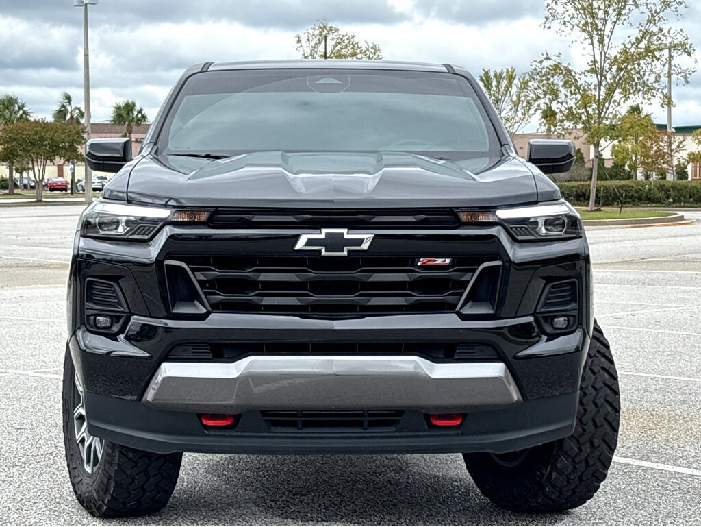 2024 Chevrolet Colorado Z71 photo 2