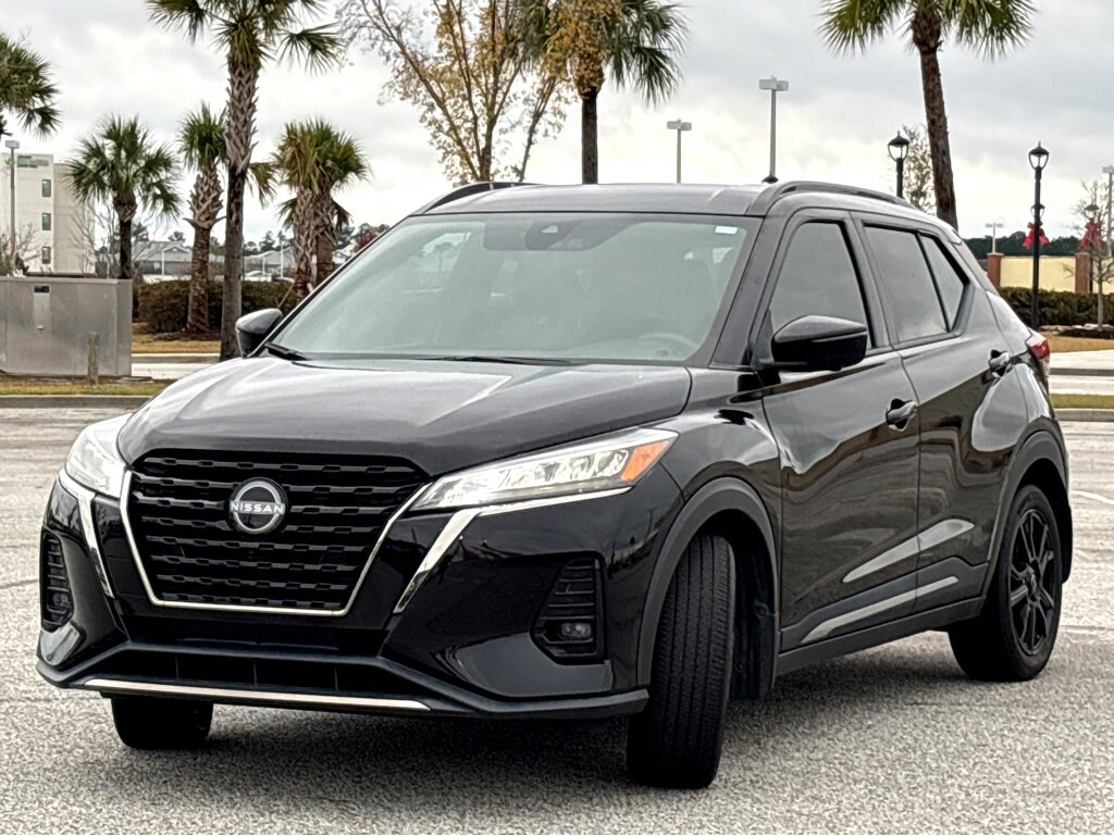 Used 2023 Nissan Kicks SR SUV