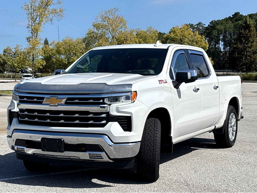 2023 Chevrolet Silverado 1500 LTZ photo 3