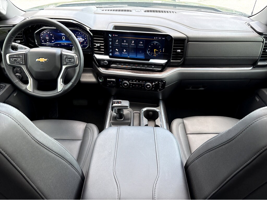 2025 Chevrolet Silverado 1500 LTZ photo 3