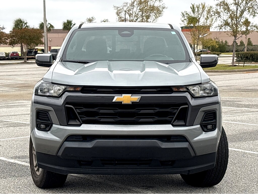 2023 Chevrolet Colorado LT photo 2