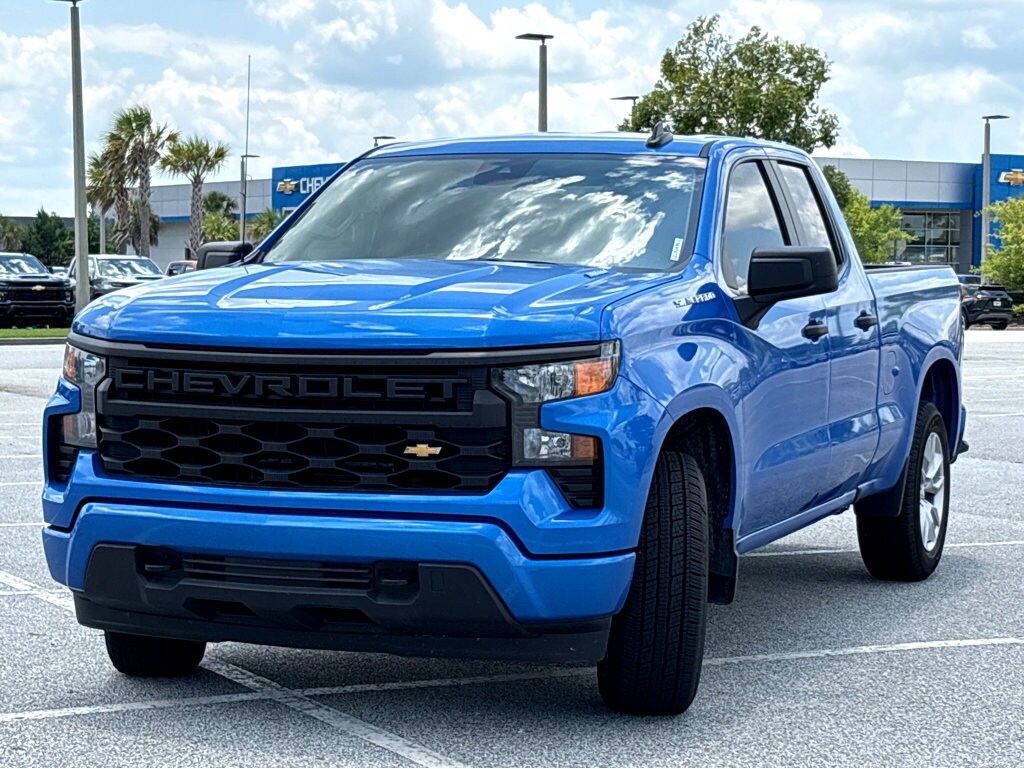 2025 Chevrolet Silverado 1500 Custom photo 3
