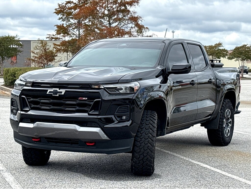 2024 Chevrolet Colorado Z71 photo 3
