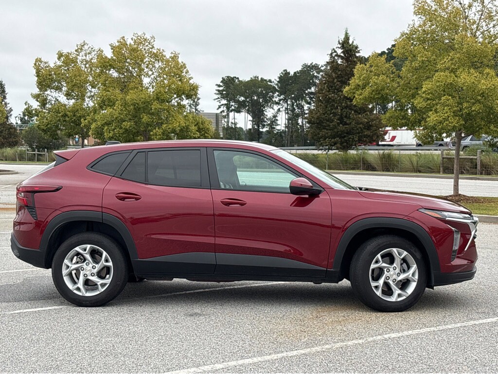 2024 Chevrolet Trax LS photo 3