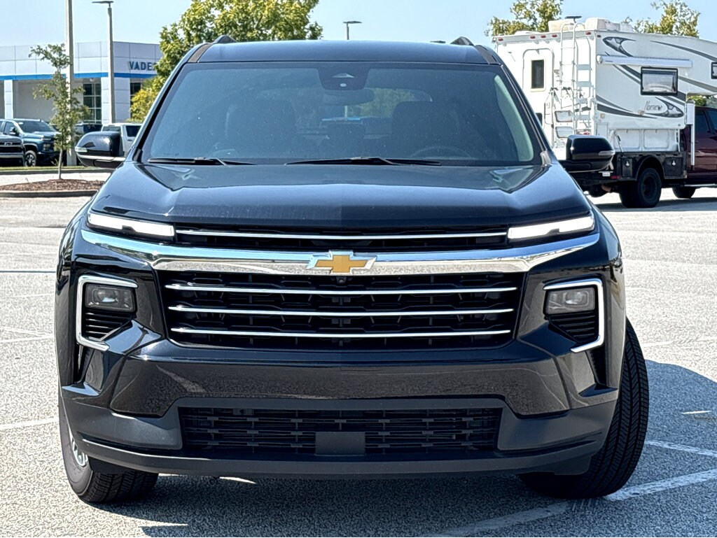 2024 Chevrolet Traverse photo 2