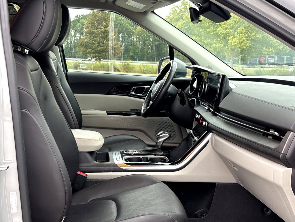 2024 Kia Carnival EX photo 2
