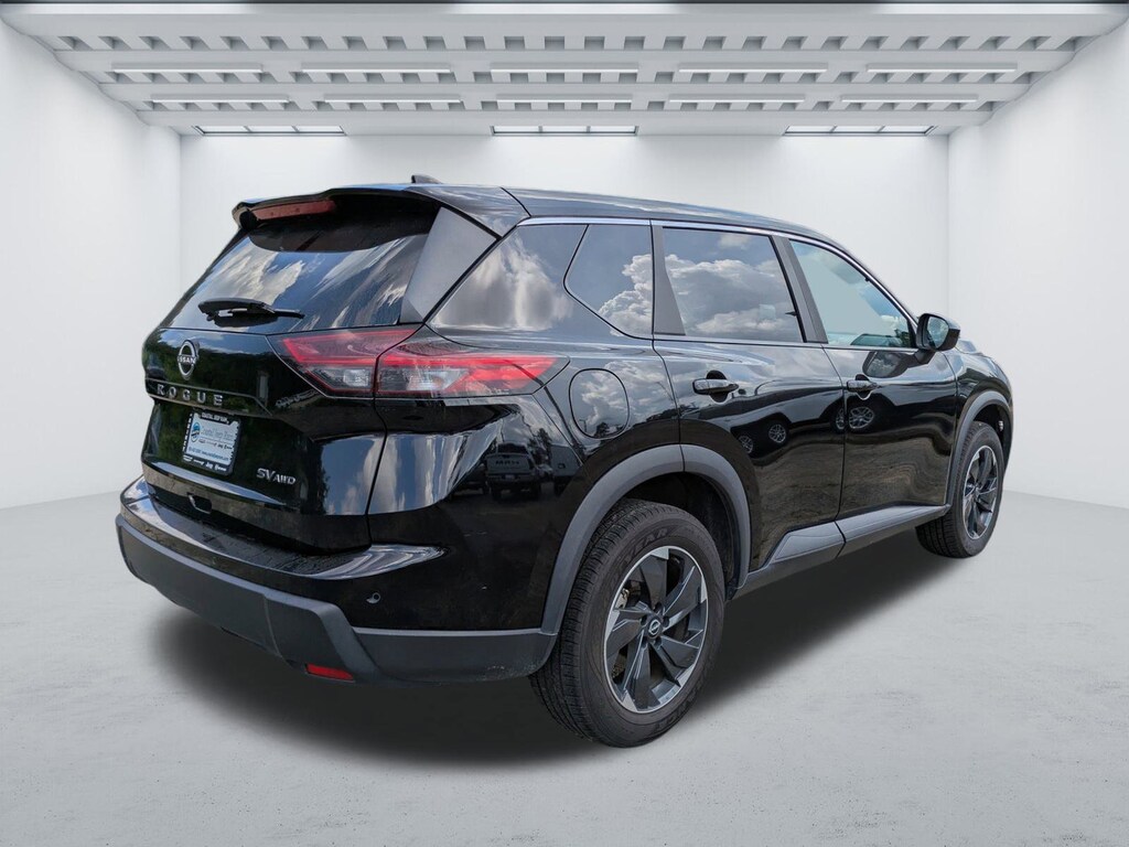 Used 2024 Nissan Rogue SV SUV