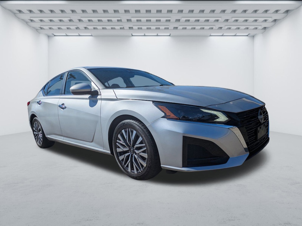 Used 2023 Nissan Altima 2.5 SV Sedan