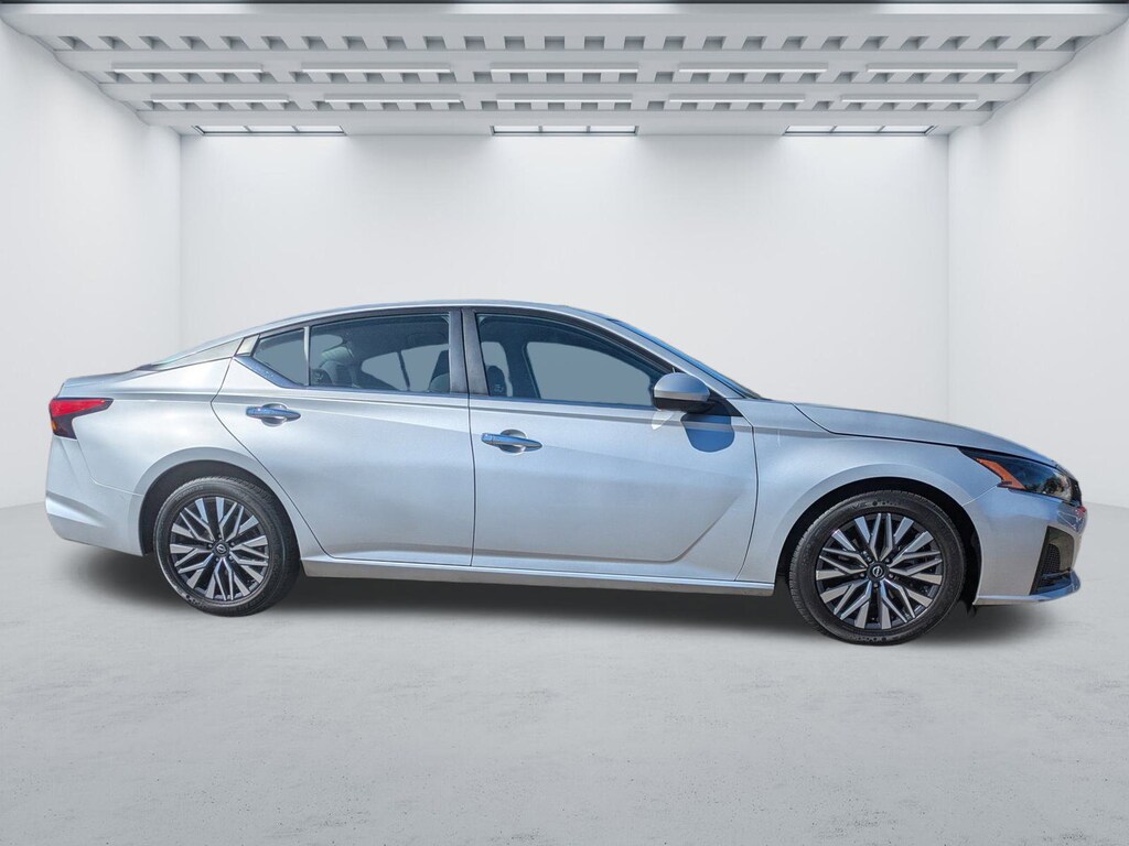 Used 2023 Nissan Altima 2.5 SV Sedan