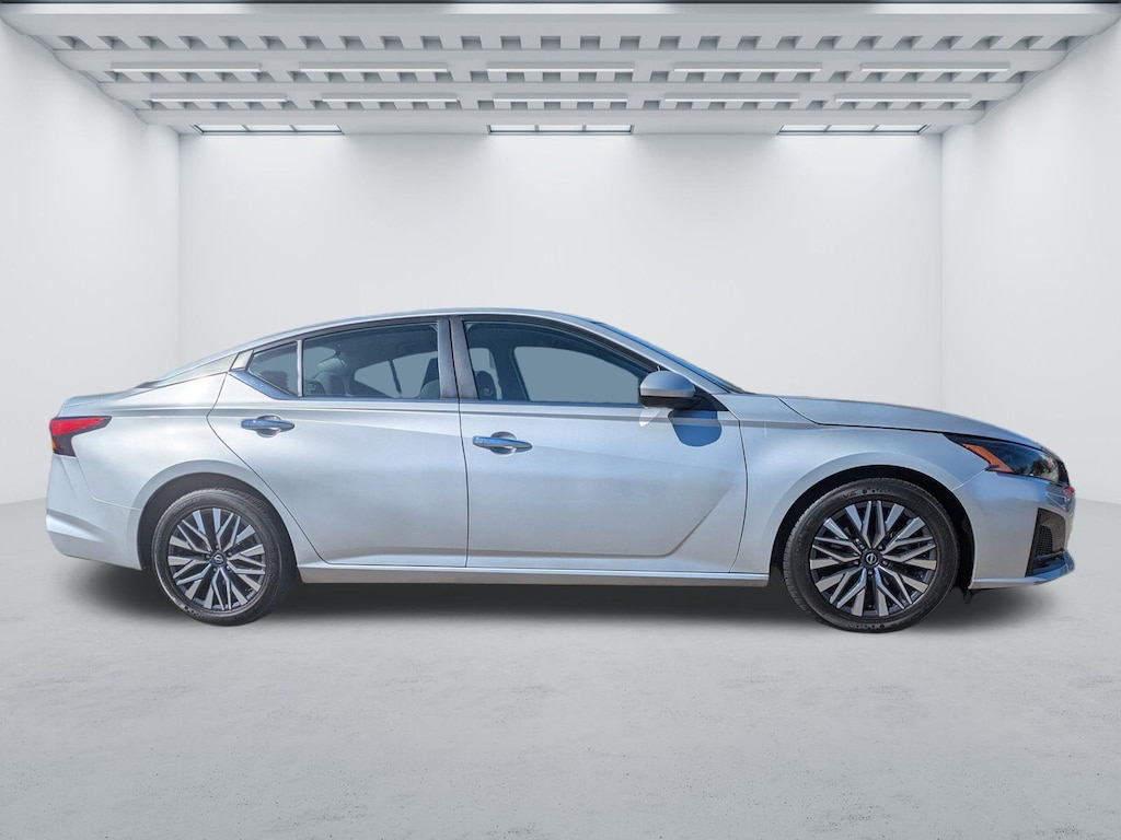 Used 2023 Nissan Altima 2.5 SV Sedan