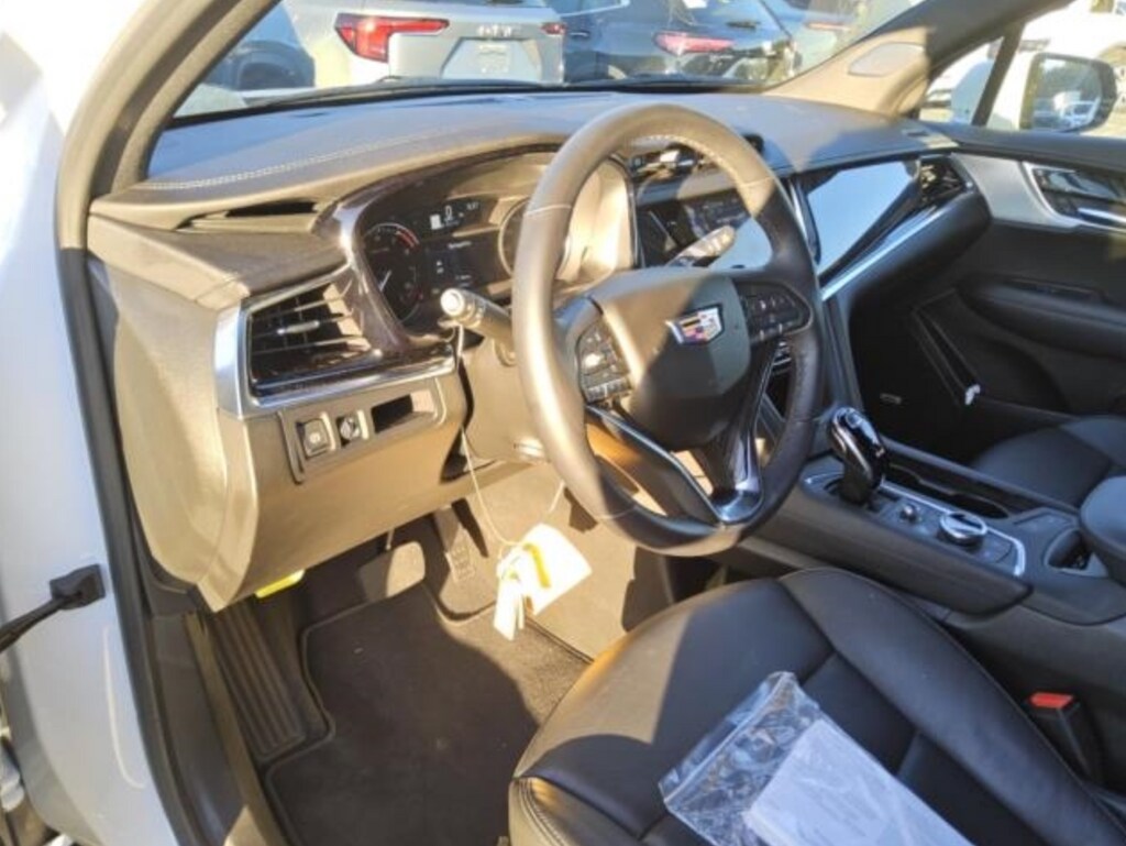 2025 Cadillac XT6 Premium Luxury photo 2