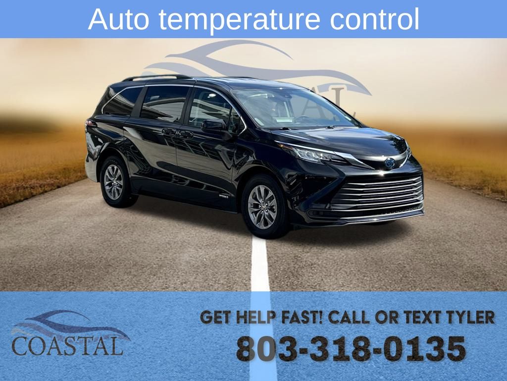 2021 Toyota Sienna LE photo 2