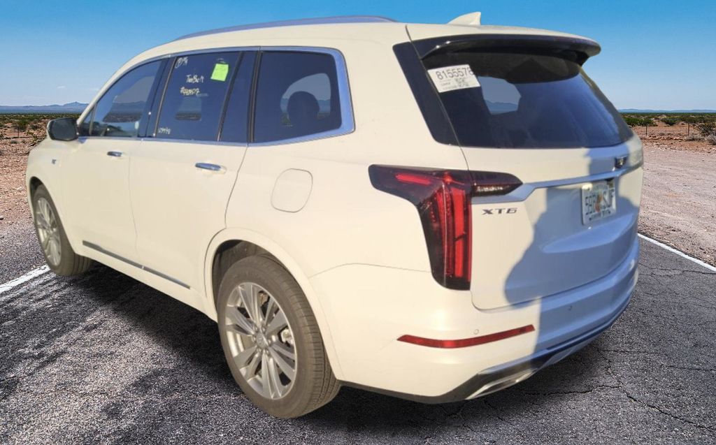 2025 Cadillac XT6 Premium Luxury photo 3