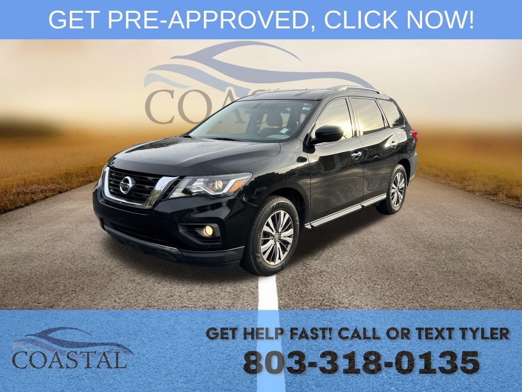 2019 Nissan Pathfinder SV's photo