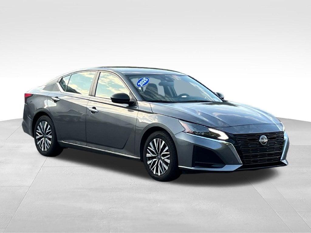 Used 2025 Nissan Altima SV Sedan