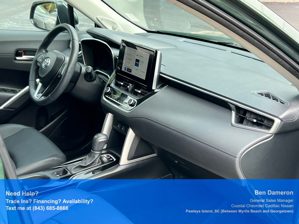 2023 Toyota Corolla Cross XLE - Photo 24