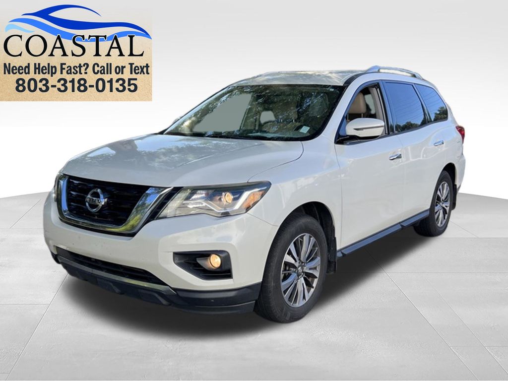 2017 Nissan Pathfinder SV 2WD's photo