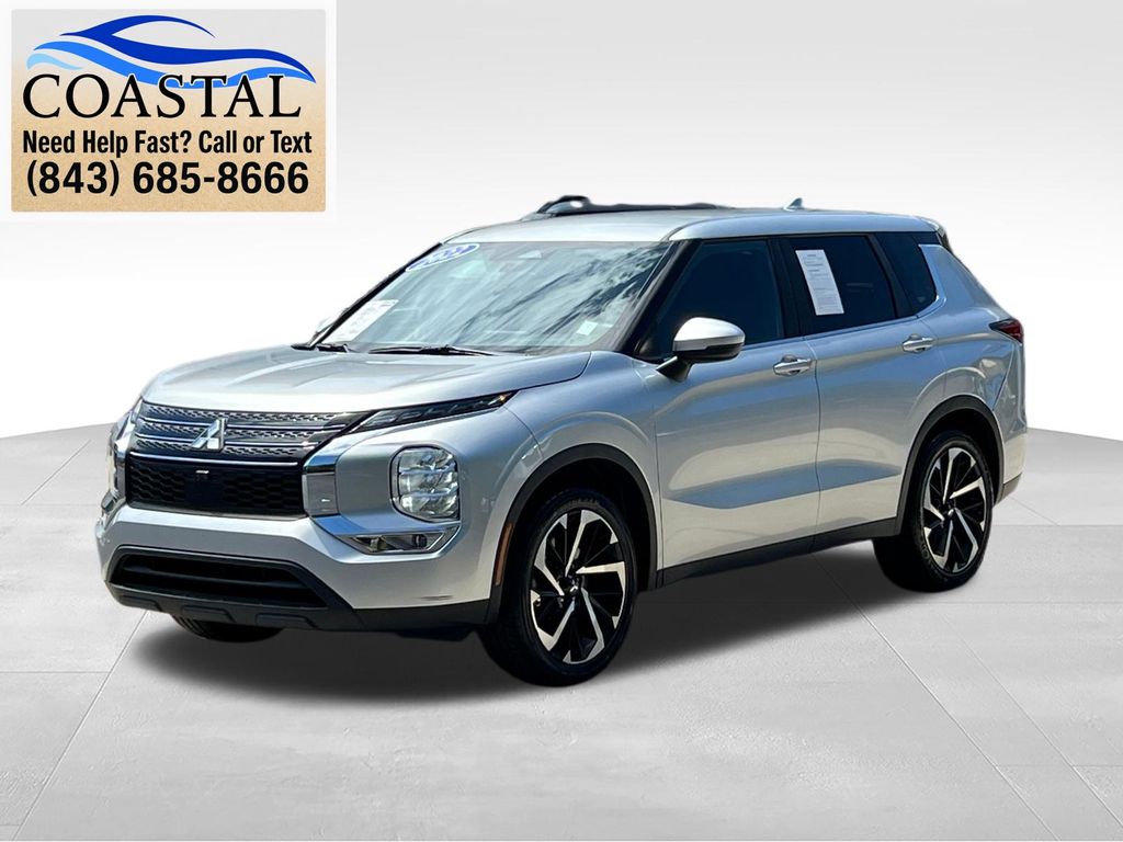 2022 Mitsubishi Outlander ES FWD's photo